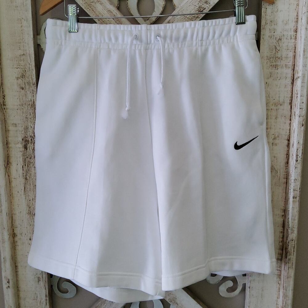 Nike Sportswear Essential Fleece Loose Fit High Rise Shorts White Medium Casual